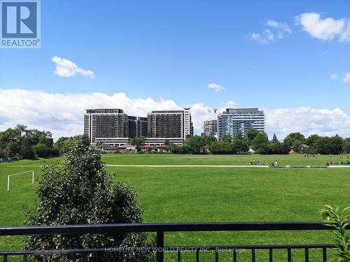 30 - 988 SHEPPARD AVENUE W , Toronto, Ontario M3H 2T6 2