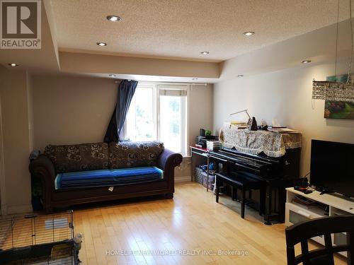 30 - 988 SHEPPARD AVENUE W , Toronto, Ontario M3H 2T6 5