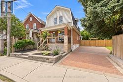 44 HOLLEY AVENUE Toronto, ON M9N 2C5