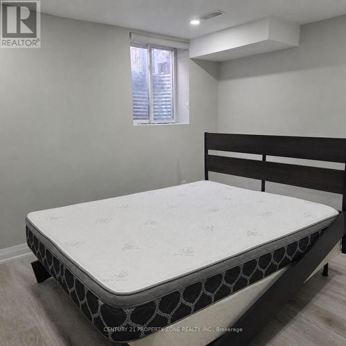 2 BACHELOR STREET , Brampton, Ontario L7A 5B1 5