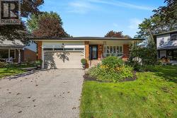 93 JULIA COURT Newmarket, ON L3Y 4T7