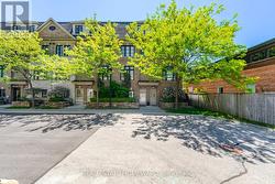 62 CORMIER HEIGHTS Toronto, ON M8Z 0B5