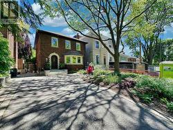 29 TARLTON ROAD Toronto, ON M5P 2M6