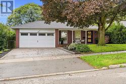20 RINGWOOD CRESCENT Toronto, ON M2J 1C9