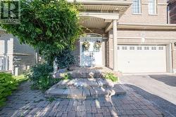 #MAIN - 388 KWAPIS BOULEVARD Newmarket, ON L3X 3H4
