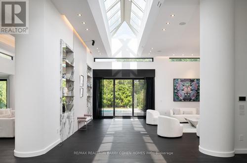 45 PARK LANE CIRCLE , Toronto, Ontario M3C 2N3 5