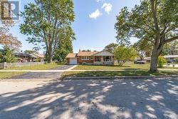18 MAYWOOD ROAD  Waterloo, ON N2C 2A3