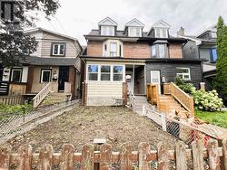 82 CURZON STREET Toronto, ON M4M 3B4