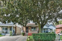 8 SUTHERLAND AVENUE Toronto, ON M4C 1R9