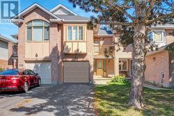 122 THORNBURY CRESCENT Ottawa, ON K2G 6C2