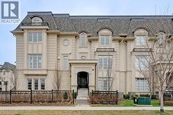 210 DORVAL Drive Oakville, ON L6K 0G5