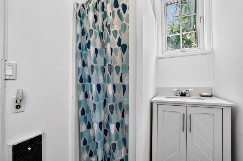 Salle de bains - 183 Rue Labonté, Rosemère, QC 