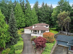 4802 Amblewood Dr Saanich, BC V8Y 2S3