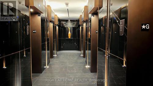 4005 - 11 YORKVILLE AVENUE , Toronto, Ontario M4W 1L2 2