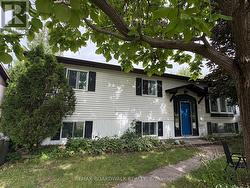 15B DOWDALL CRESCENT Ottawa, ON K2S 1T9