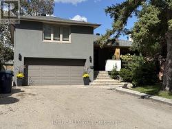 32 ASHMOUNT CRESCENT Toronto, ON M9R 1C7