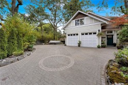 4151 Quadra St  Saanich, BC V8X 1L1