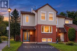 52 GREENBORO CRESCENT Ottawa, ON K1T 1W5