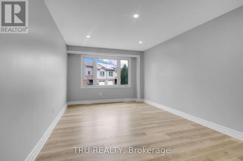 52 Greenboro Crescent, Ottawa, ON 
