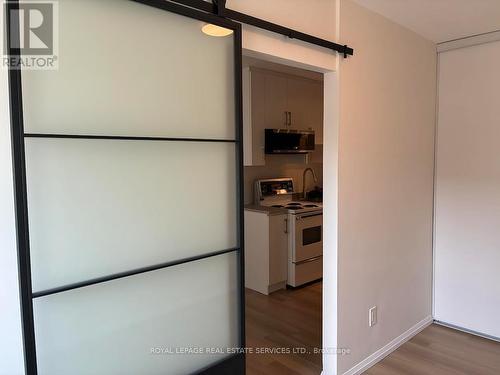 2 - 2525 YONGE STREET , Toronto, Ontario M4P 2H9 3
