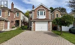 51 LORNA RAE BOULEVARD  Toronto, ON M1V 3S5