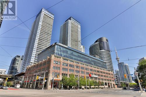 812 - 17 BATHURST STREET  Toronto, ON M5V 0N1