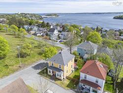 206 Fox Street Lunenburg, NS B0J 2C0