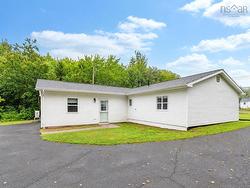 20 Bell Street  Lake Echo, NS B2Z 1M8