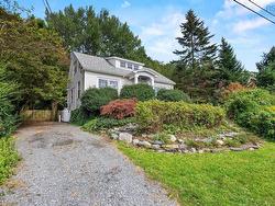 11 Dunolly Street  Dartmouth, NS B2Y 2Z6