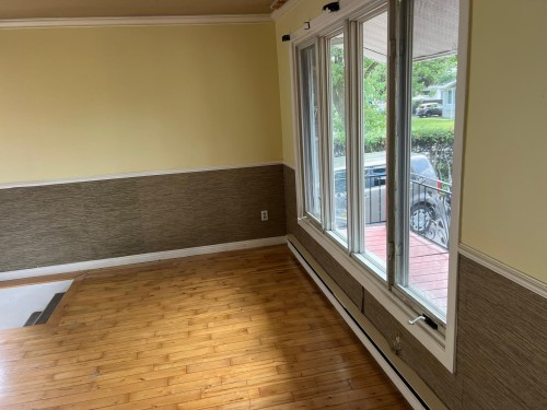 Salon - 159 33E Avenue, Saint-Eustache, QC 