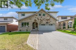 2134 CARTIER Crescent Burlington, ON L7P 2Z5