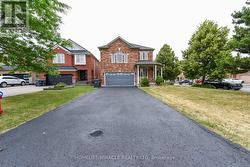 25 BLACKCHERRY LANE Brampton, ON L6R 2Y5