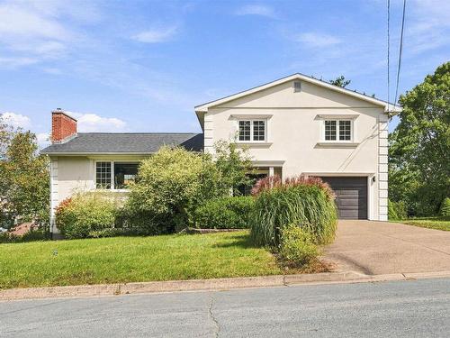 11 Laurentian Drive  Halifax, NS B3M 3G2