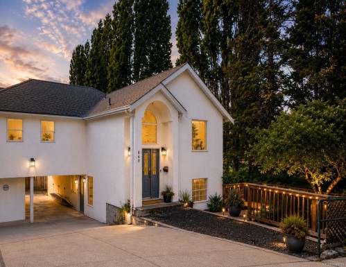 840 Tillicum Rd  Esquimalt, BC V9A 1Z7