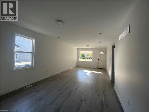 6316 MONTROSE Road , Niagara Falls, Ontario L2H 1L6 3
