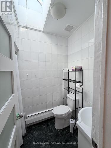 APT 2 - 611 DANFORTH AVENUE , Toronto, Ontario M4K 1R2 4