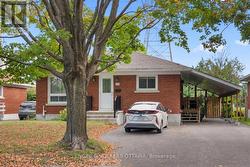 B - 616 BROWNING AVENUE Ottawa, ON K1G 0T9
