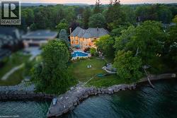 4038 LAKESHORE Road Burlington, ON L7L 1A1