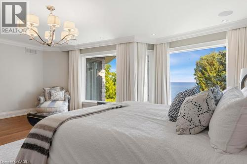 Hardwood flooring, crown molding, recessed lighting, and a crystal chandelier - 4038 Lakeshore Road, Burlington, ON 