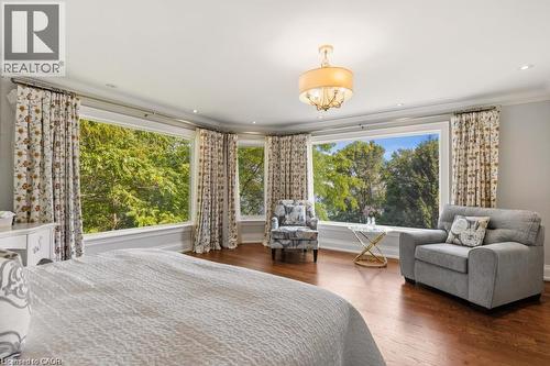 Hardwood flooring, recessed lighting, crown molding, and a chandelier with a drum shade - 4038 Lakeshore Road, Burlington, ON 