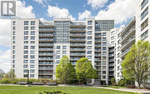 302 - 812 LANSDOWNE AVENUE  Toronto, ON M6H 4K5