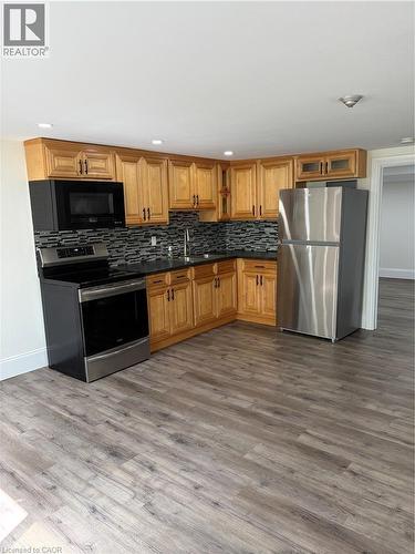 2 GRANT Boulevard Unit# 21 , Dundas, Ontario L9H 4L4 1