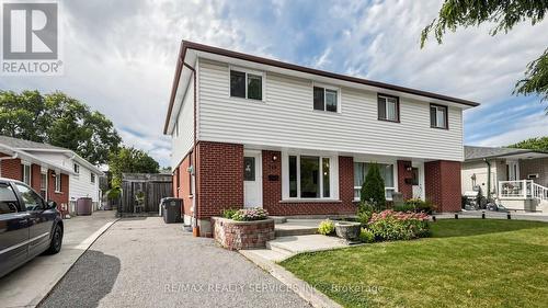 716 EAGLEMOUNT CRESCENT  Mississauga, ON L5C 1N9