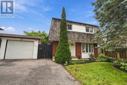 313 LUPIN DRIVE Whitby (Downtown Whitby), ON L1N 1Y5
