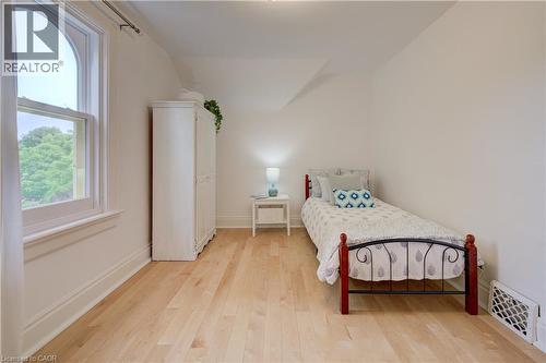 25 Central Street, Waterloo, ON 