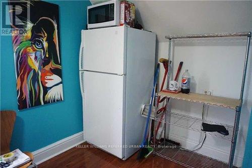 UPPER - 591 JANE STREET , Toronto, Ontario M6S 4A3 3