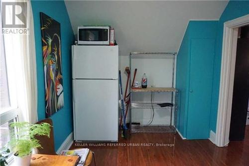 UPPER - 591 JANE STREET , Toronto, Ontario M6S 4A3 4