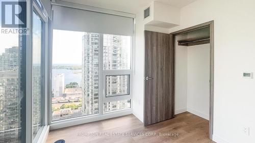3205 - 1 CONCORD CITYPLACE WAY , Toronto, Ontario M5V 0X3 4