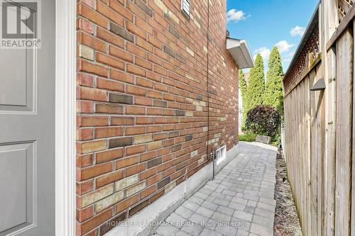 5853 Swordsman Drive, Mississauga, ON 