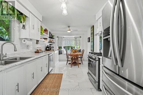 Large kitchen - 3260 Woodcroft Crescent, Burlington, ON 